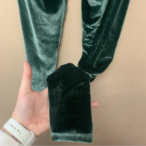 Beyond Yoga Velvet Motion High Waisted Midi Legging in Forest Green XS NWT New - Picture 10 of 15